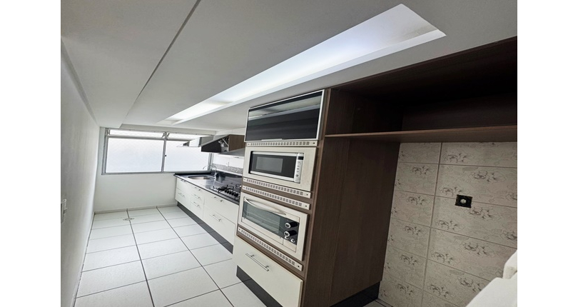 Apartamento Cobertura à venda no Bairro da Vila Zat na Rua Doutor Luís La Scala Júnior 174