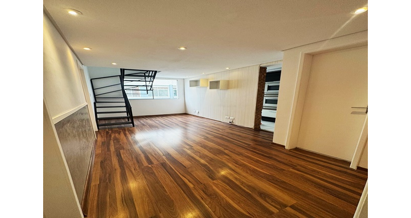 Apartamento Cobertura à venda no Bairro da Vila Zat na Rua Doutor Luís La Scala Júnior 174