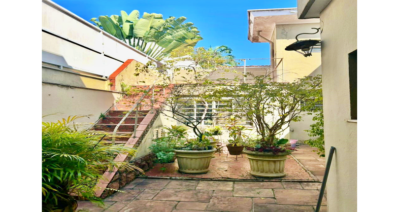 Sobrado à venda no Bairro do Jardim Paulistano na Rua Laerte Assunção,