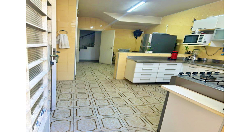 Sobrado à venda no Bairro do Jardim Paulistano na Rua Laerte Assunção,