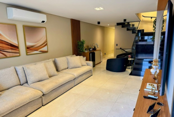 BELO Sobrado Alto Padrão à venda no Bairro do Parque São Domingos na Rua Professora Altina Maynardi de Araújo