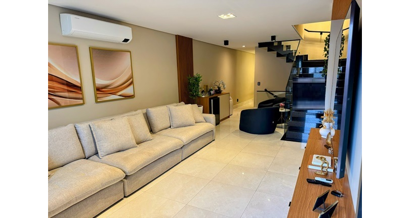 BELO Sobrado Alto Padrão à venda no Bairro do Parque São Domingos na Rua Professora Altina Maynardi de Araújo