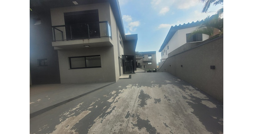 Sobrado novo à venda no Bairro do Parque São Domingos na Rua Doutor Odon Carlos de Figueiredo Ferraz 248