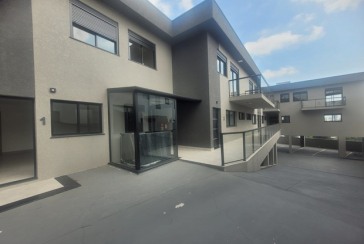 Sobrado novo à venda no Bairro do Parque São Domingos na Rua Doutor Odon Carlos de Figueiredo Ferraz 248, 