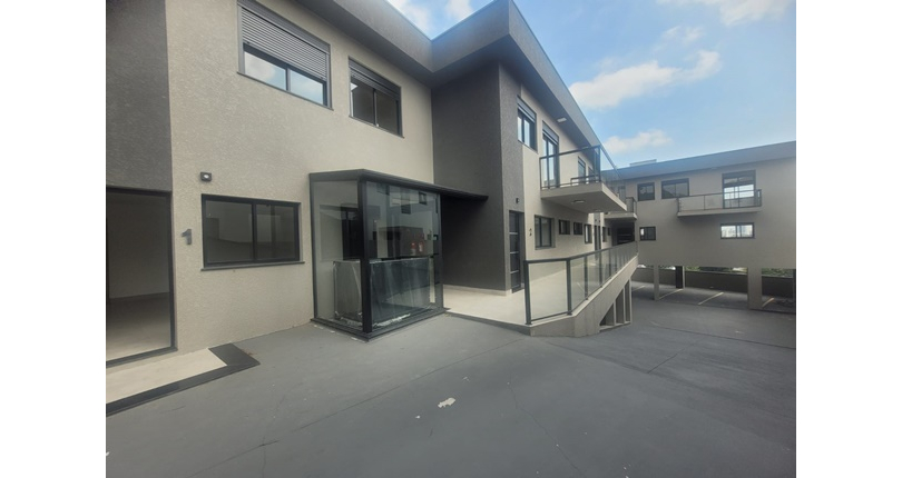 Sobrado novo à venda no Bairro do Parque São Domingos na Rua Doutor Odon Carlos de Figueiredo Ferraz 248, 