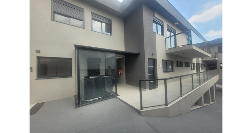 Sobrado novo à venda no Bairro do Parque São Domingos na Rua Doutor Odon Carlos de Figueiredo Ferraz 248, 