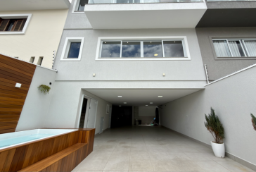 Sobrado semi novo à venda no Bairro do Parque São Domingos na Rua Antônio Carlos Pereira