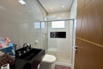 Sobrado semi novo à venda no Bairro do Parque São Domingos na Rua Antônio Carlos Pereira