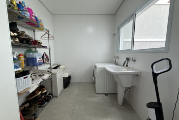 Sobrado semi novo à venda no Bairro do Parque São Domingos na Rua Antônio Carlos Pereira