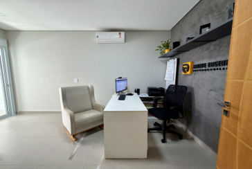 Sobrado semi novo à venda no Bairro do Parque São Domingos na Rua Antônio Carlos Pereira