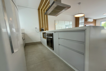 Sobrado semi novo à venda no Bairro do Parque São Domingos na Rua Antônio Carlos Pereira