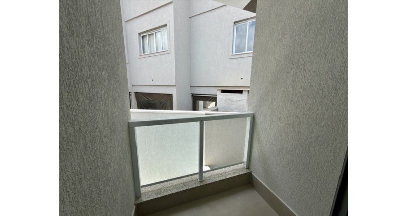 Sobrado semi novo à venda no Bairro do Parque São Domingos na Rua Antônio Carlos Pereira