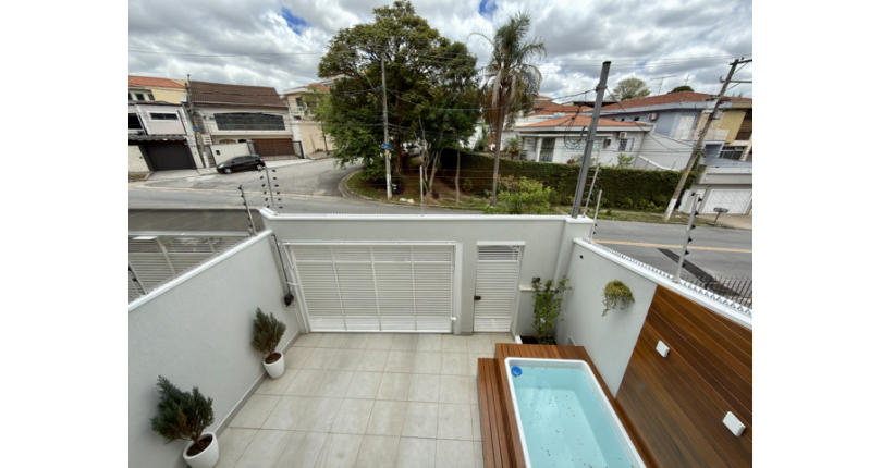 Sobrado semi novo à venda no Bairro do Parque São Domingos na Rua Antônio Carlos Pereira