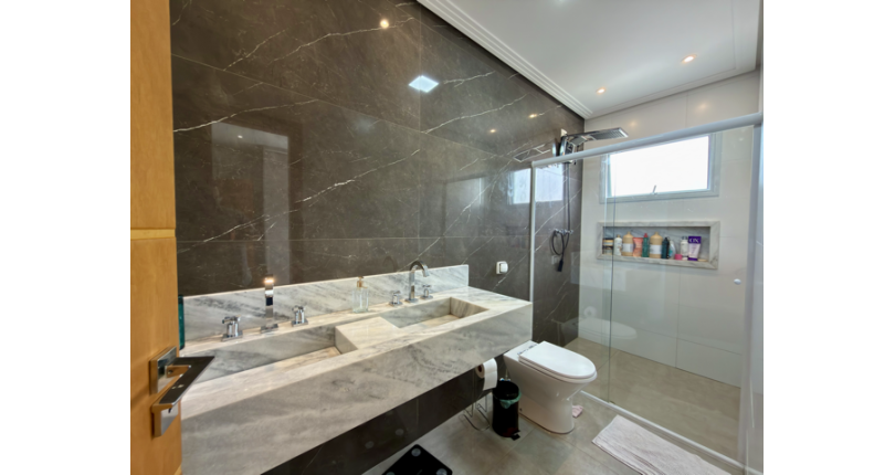 Sobrado semi novo à venda no Bairro do Parque São Domingos na Rua Antônio Carlos Pereira