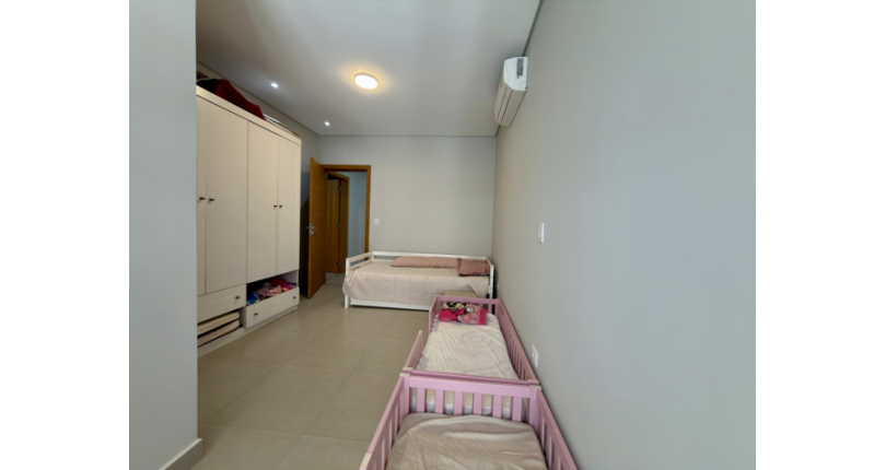 Sobrado semi novo à venda no Bairro do Parque São Domingos na Rua Antônio Carlos Pereira