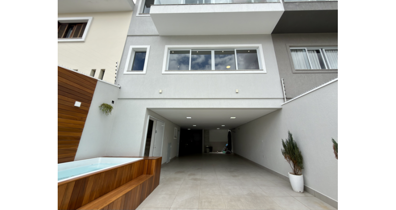 Sobrado semi novo à venda no Bairro do Parque São Domingos na Rua Antônio Carlos Pereira