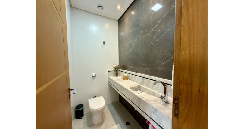 Sobrado semi novo à venda no Bairro do Parque São Domingos na Rua Antônio Carlos Pereira