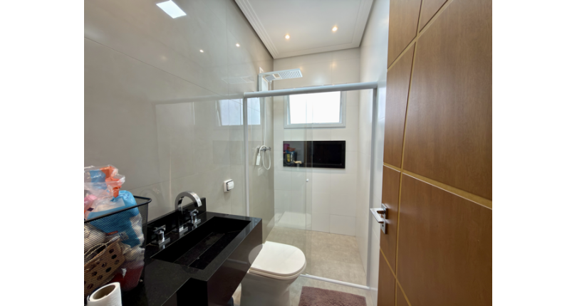 Sobrado semi novo à venda no Bairro do Parque São Domingos na Rua Antônio Carlos Pereira