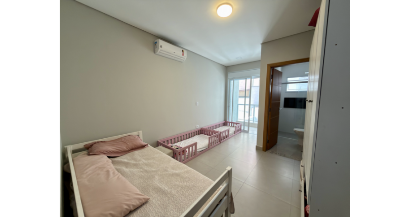 Sobrado semi novo à venda no Bairro do Parque São Domingos na Rua Antônio Carlos Pereira