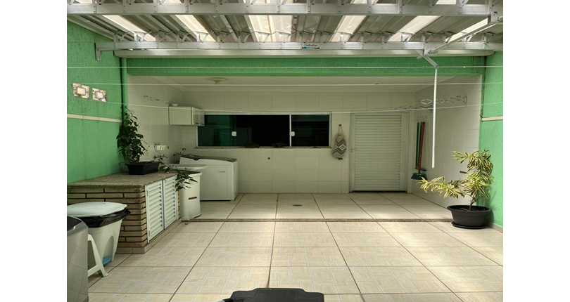  Sobrado à venda no Bairro da Vila Piauí na Rua Jacques Pilon