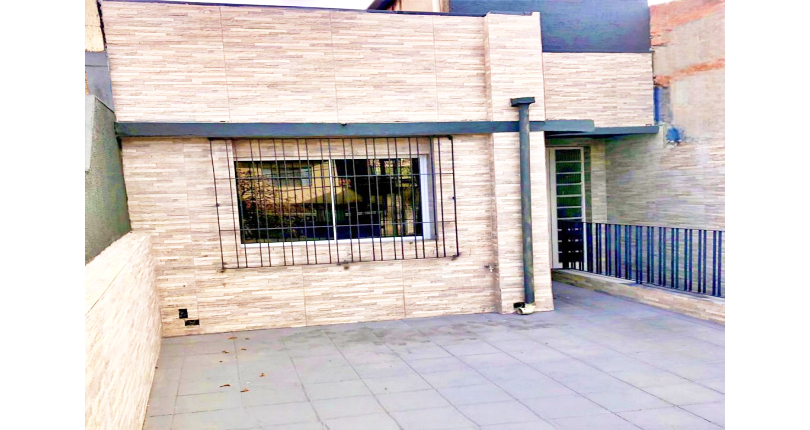 Casa assobradada à venda no Bairro do Jardim Cidade Pirituba na Rua Cracas