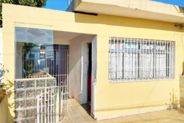 Casa assobradada à venda no Bairro do Jardim Santa Mônica 