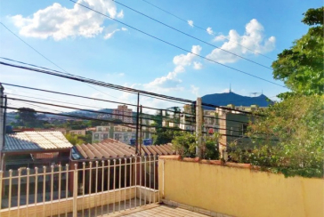 Casa assobradada à venda no Bairro do Jardim Santa Mônica 