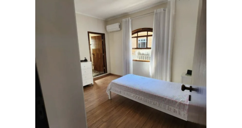 Linda Casa Térrea à venda no Bairro do Jardim Libano na Rua Francisco Savério Orlandi, 