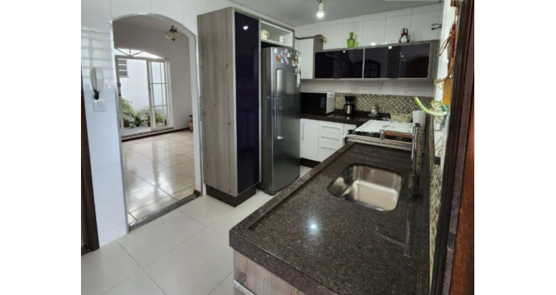 Linda Casa Térrea à venda no Bairro do Jardim Libano na Rua Francisco Savério Orlandi, 