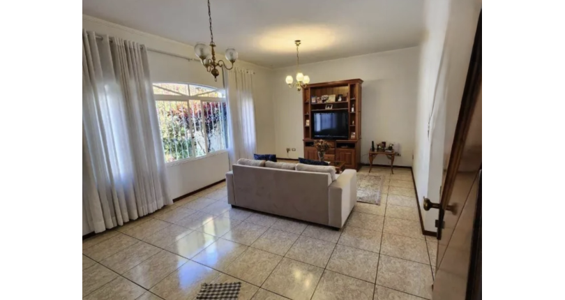 Linda Casa Térrea à venda no Bairro do Jardim Libano na Rua Francisco Savério Orlandi, 