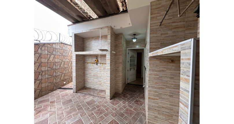 Casa Térrea à venda no Bairro do Parque São Domingos na Rua José Amaro Peçanha