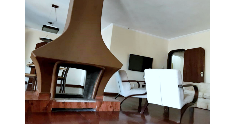  Casa à venda em Osasco no Bairro do Três Montanhas na Rua Serra do Acaraí,