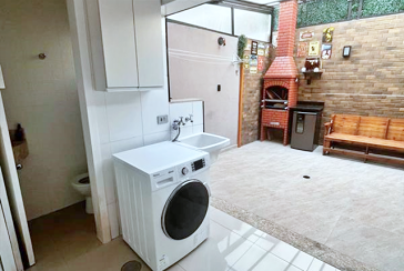 Sobrado à venda no Bairro do Jardim Anhangüera na Rua Luiz Domingues de Castro 