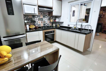 Sobrado à venda no Bairro do Jardim Anhangüera na Rua Luiz Domingues de Castro 