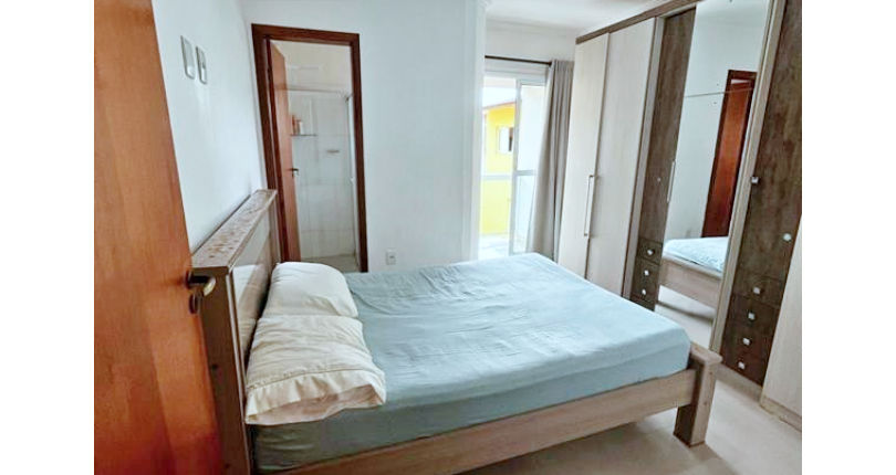 Sobrado à venda no Bairro do Jardim Anhangüera na Rua Luiz Domingues de Castro 