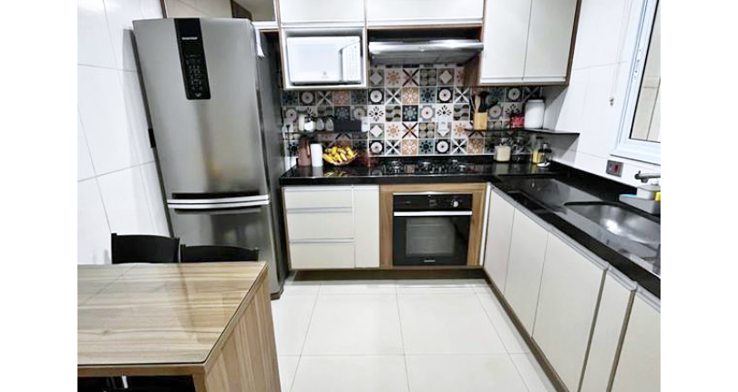 Sobrado à venda no Bairro do Jardim Anhangüera na Rua Luiz Domingues de Castro 