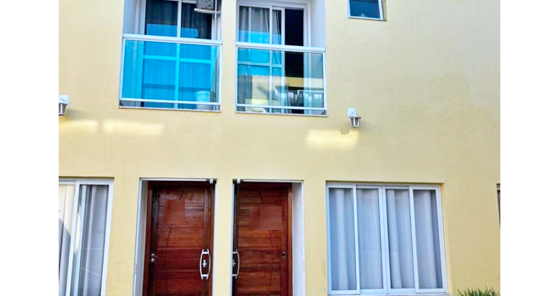 Sobrado à venda no Bairro do Jardim Anhangüera na Rua Luiz Domingues de Castro 