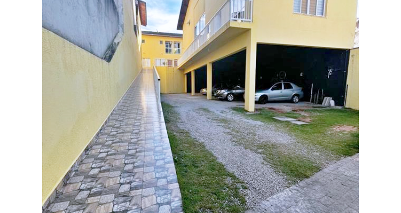 Sobrado à venda no Bairro do Jardim Anhangüera na Rua Luiz Domingues de Castro 