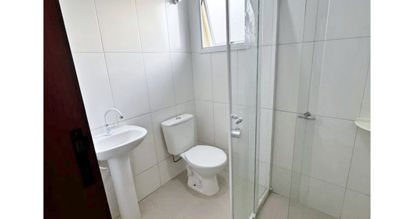 Sobrado à venda no Bairro do Jardim Anhangüera na Rua Luiz Domingues de Castro 