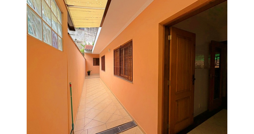 Casa Térrea à venda no Parque São Domingos na Rua João Veloso de Oliveira