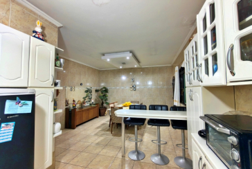 Belo Sobrado amplo à venda no Bairro do Conjunto Habitacional Turística na Rua Duse Naccarati, 