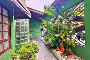 Belo Sobrado amplo à venda no Bairro do Conjunto Habitacional Turística na Rua Duse Naccarati, 