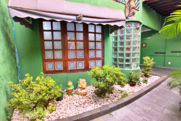 Belo Sobrado amplo à venda no Bairro do Conjunto Habitacional Turística na Rua Duse Naccarati, 