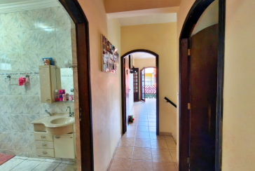 Belo Sobrado amplo à venda no Bairro do Conjunto Habitacional Turística na Rua Duse Naccarati, 