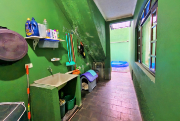 Belo Sobrado amplo à venda no Bairro do Conjunto Habitacional Turística na Rua Duse Naccarati, 