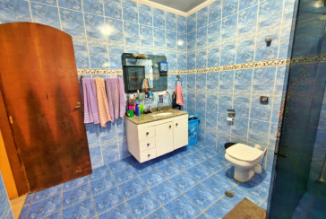 Belo Sobrado amplo à venda no Bairro do Conjunto Habitacional Turística na Rua Duse Naccarati, 