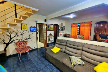 Belo Sobrado amplo à venda no Bairro do Conjunto Habitacional Turística na Rua Duse Naccarati, 