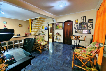 Belo Sobrado amplo à venda no Bairro do Conjunto Habitacional Turística na Rua Duse Naccarati, 