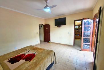 Belo Sobrado amplo à venda no Bairro do Conjunto Habitacional Turística na Rua Duse Naccarati, 