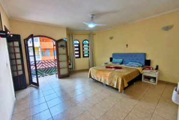 Belo Sobrado amplo à venda no Bairro do Conjunto Habitacional Turística na Rua Duse Naccarati, 